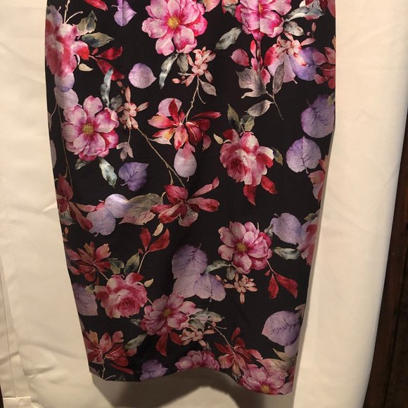 Betsey Johnson Floral Knee Length Sheath Dress ~ Size 8 - Picture 2 of 6